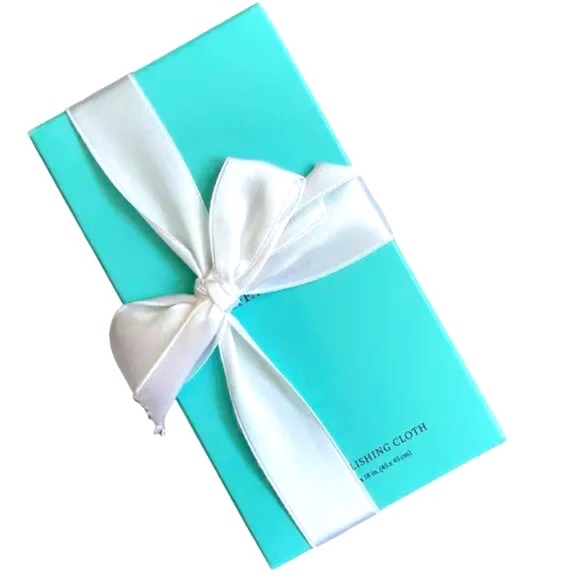 NIB Beautiful TIFFANY & CO. 18X18 AUTHENTIC POLISHING CLOTH - Picture 1 of 5